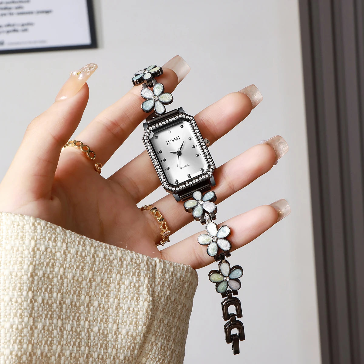 Wristwatch – Women’s Model 2026, New Square Design, Lightweight Luxury, Small-Circle Bracelet Style, Stylish and High-End, Gift