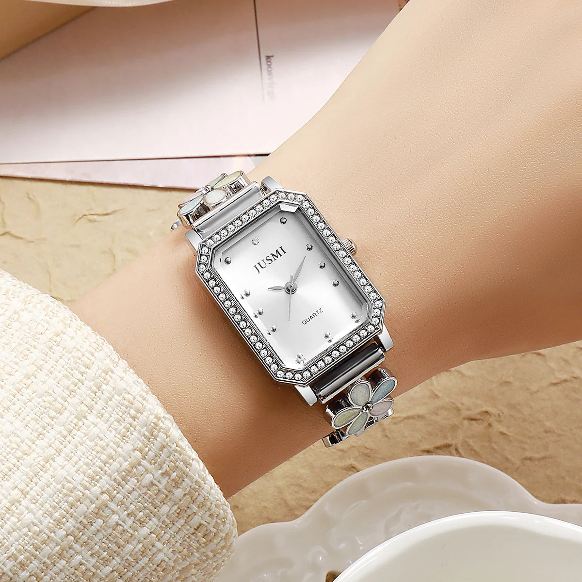 Wristwatch – Women’s Model 2026, New Square Design, Lightweight Luxury, Small-Circle Bracelet Style, Stylish and High-End, Gift